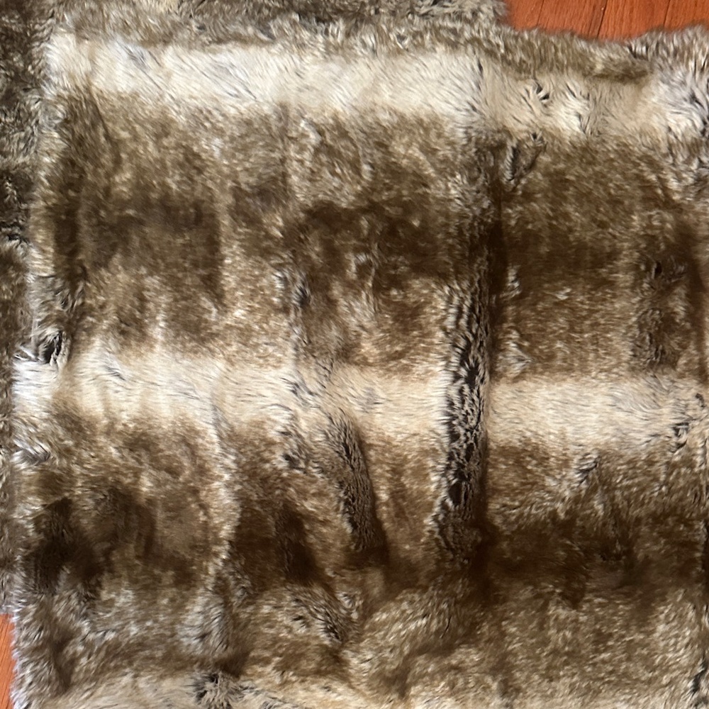 Like new Pottery barn Euro Pillow Cover Luxurious Faux Fur brown set of 3 ombré - Picture 3 of 8